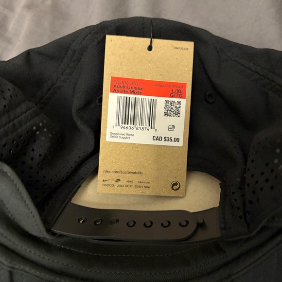 New with Tags Nike Men's L/XL Club Cap - Picture 2 of 2